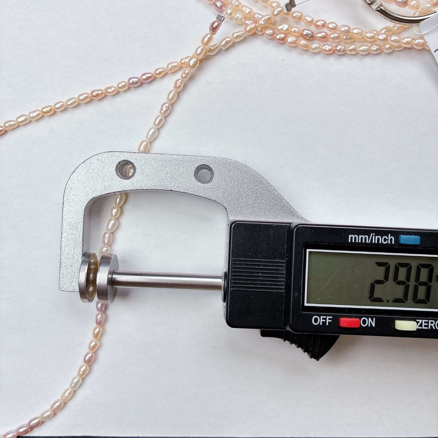 【華やかマルチカラー】約3mmの粒が連なる、使いやすい約39cmライスパール(淡水パール)| P0012