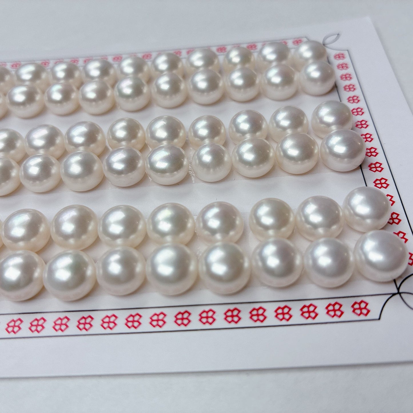 【人気のコイン型】大粒8mm!ハンドメイドに最適な片穴・無核の白淡水パール4粒セット| P0014