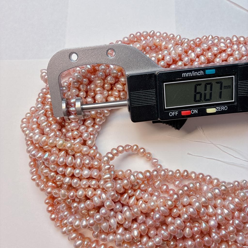 【極上の輝き】ゴールドに煌めく!存在感あるポテト型淡水パール(約6x5mm/40cm) | P0046