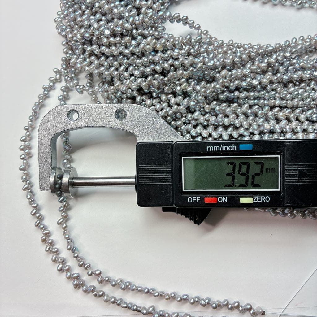 【凛とした美しさ】シックなグレーの輝き!可憐な蕾型の淡水パール(約3.7x3mm/39cm) | P0052