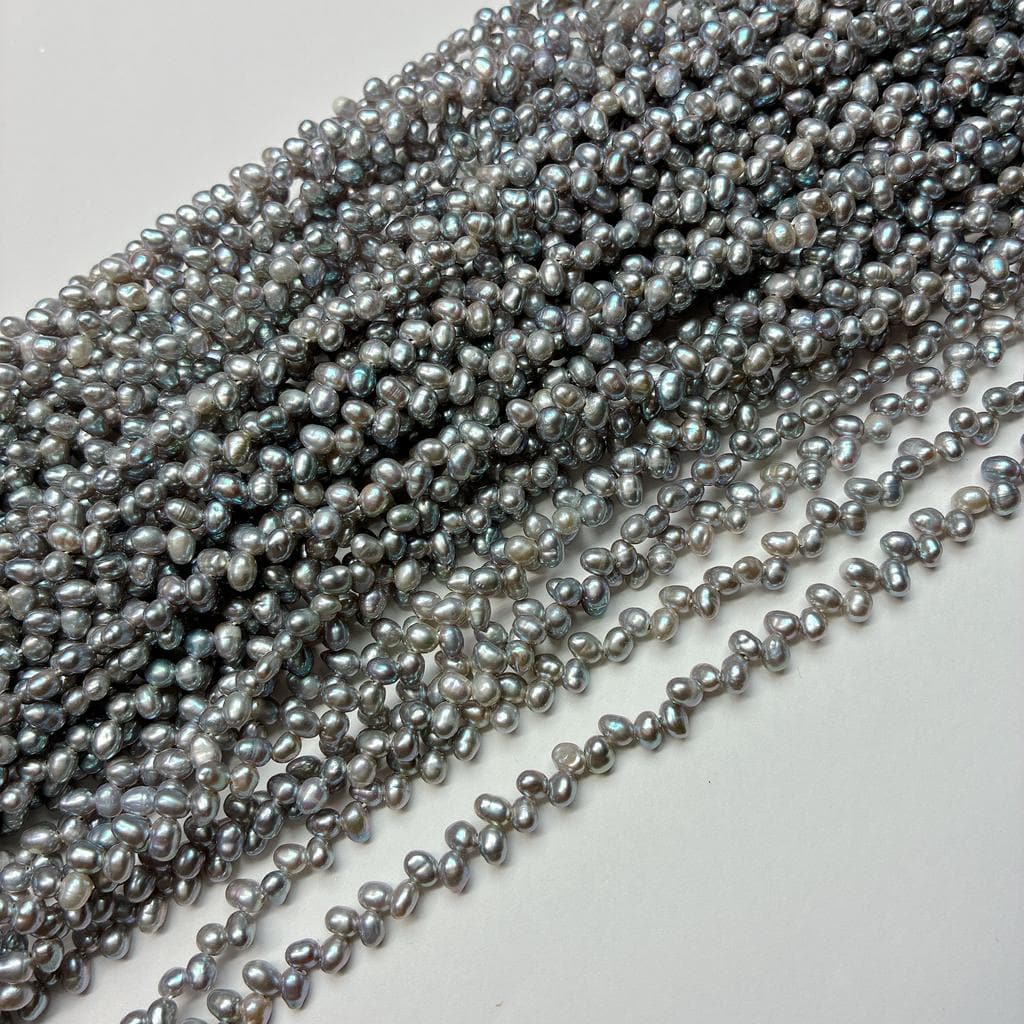 【凛とした美しさ】シックなグレーの輝き!可憐な蕾型の淡水パール(約3.7x3mm/39cm) | P0052