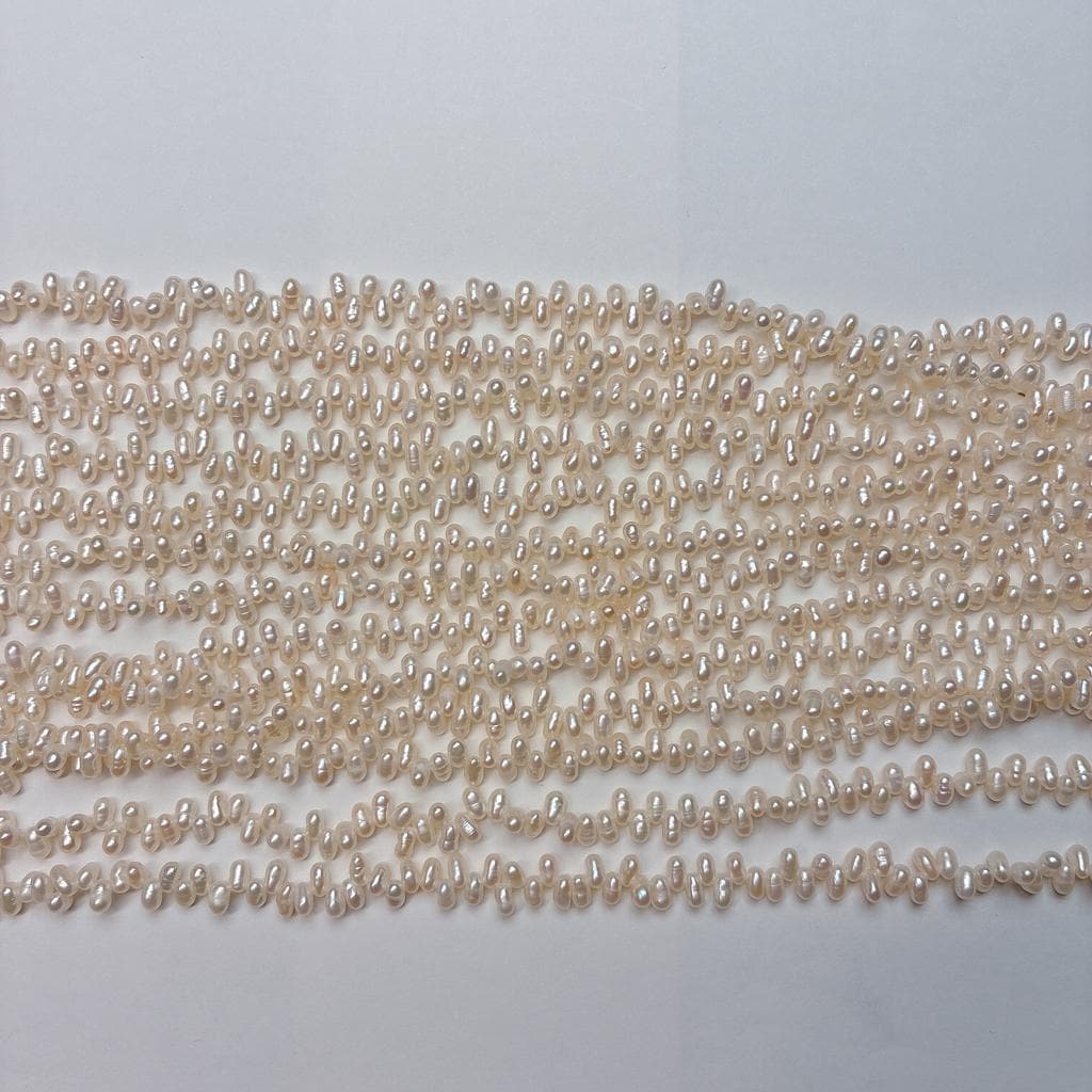【横長ラインで差を付ける】希少なクレオ穴!アレンジ自在な白淡水パールの輝き(4.5x2.7mm/40cm) | P0055