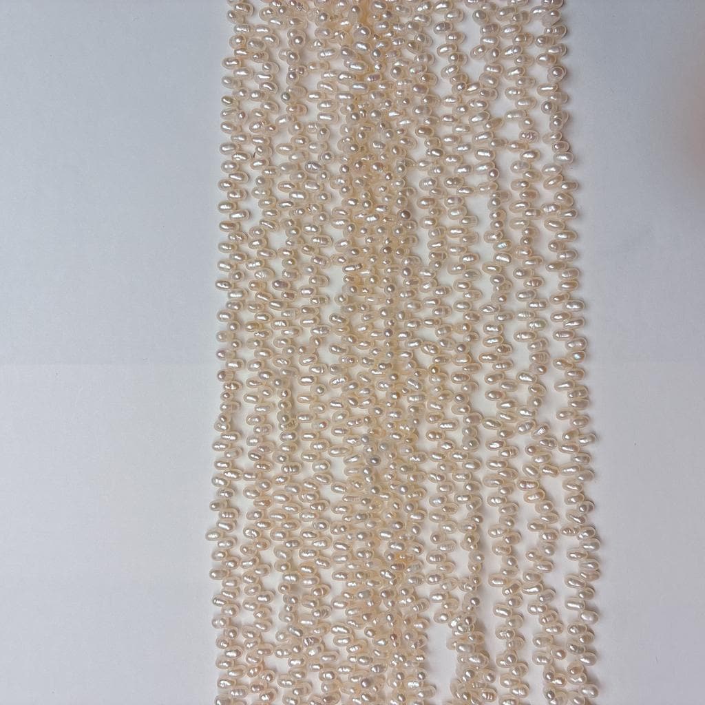 【横長ラインで差を付ける】希少なクレオ穴!アレンジ自在な白淡水パールの輝き(4.5x2.7mm/40cm) | P0055